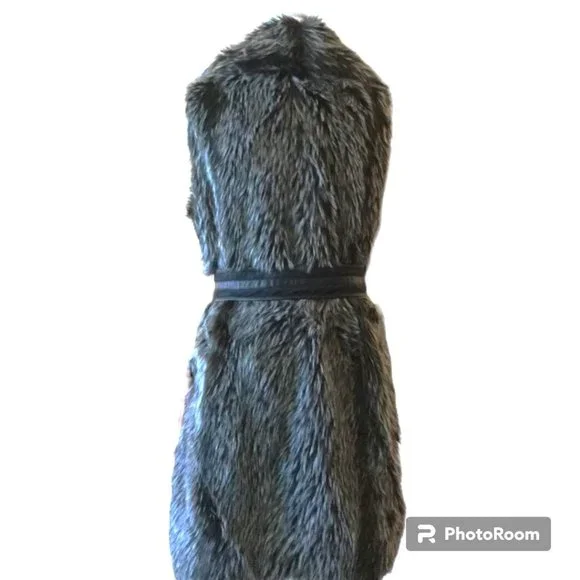 Du Monde Women's Faux Fur Sleeveless Jacket - Picture 6 of 8